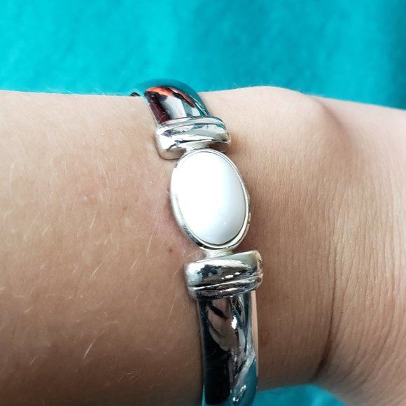 2/25$ Vintage Monet bracelet silver tone - Picture 5 of 7